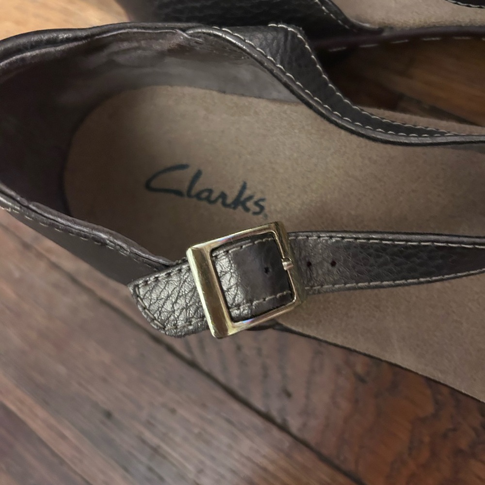 Clarks Women's Dark Brown T-Strap Sandals - Picture 5 of 8